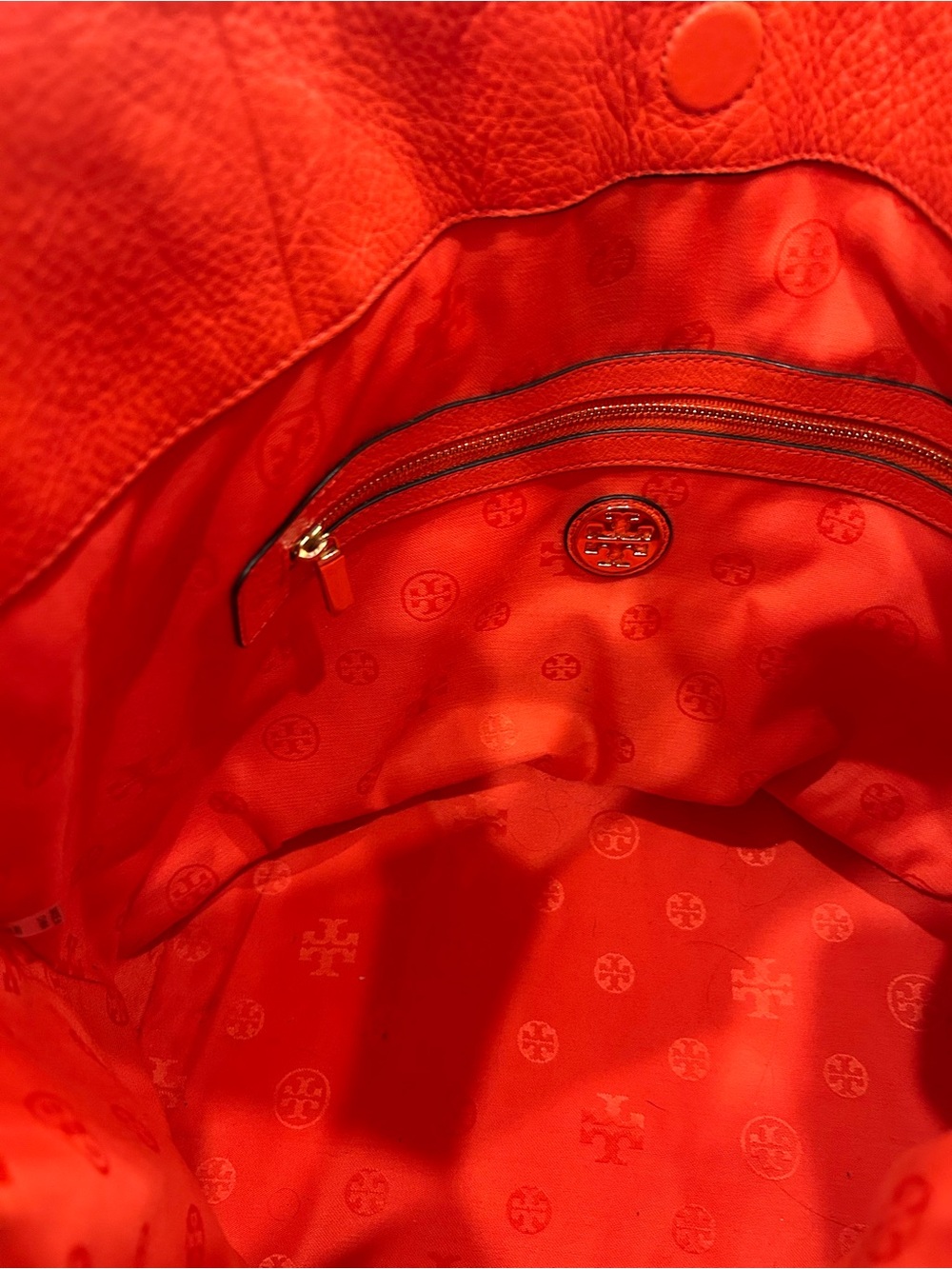 Tory Burch All T Poppy Leather Shoulder Hobo with Embossed Logo - Picture 6 of 12